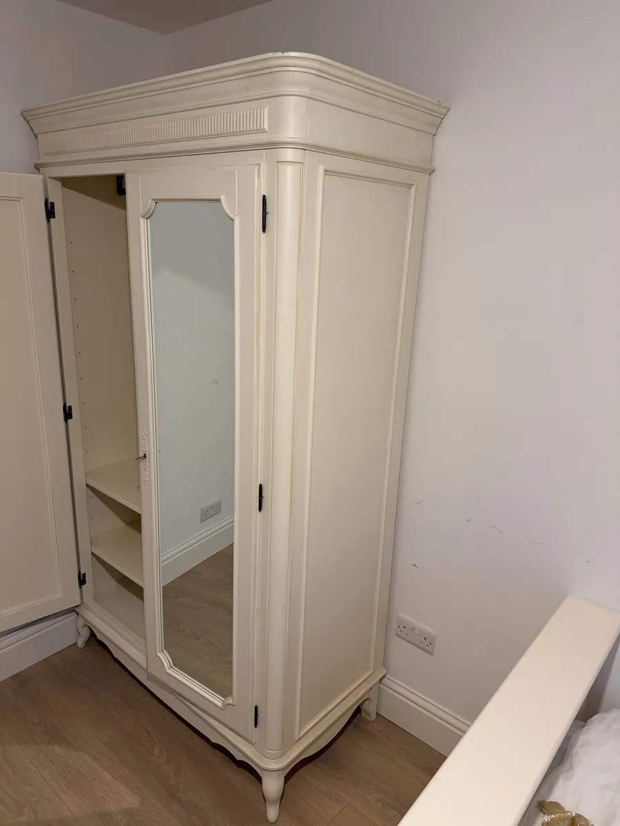 Laura Ashley Freestanding Mirrored Wardrobe - Image 4