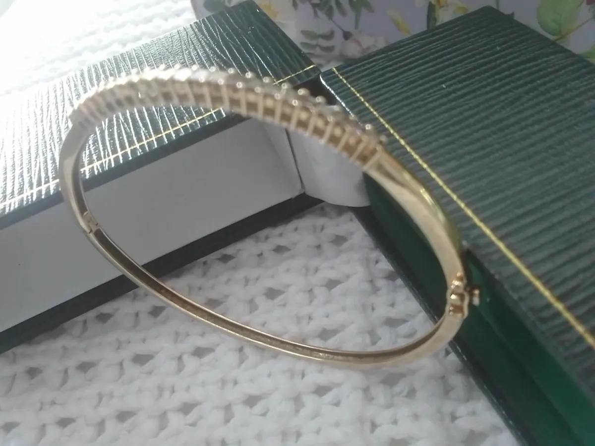 10ct gold champagne 1.25ct diamond bangle 7.5" - Image 4