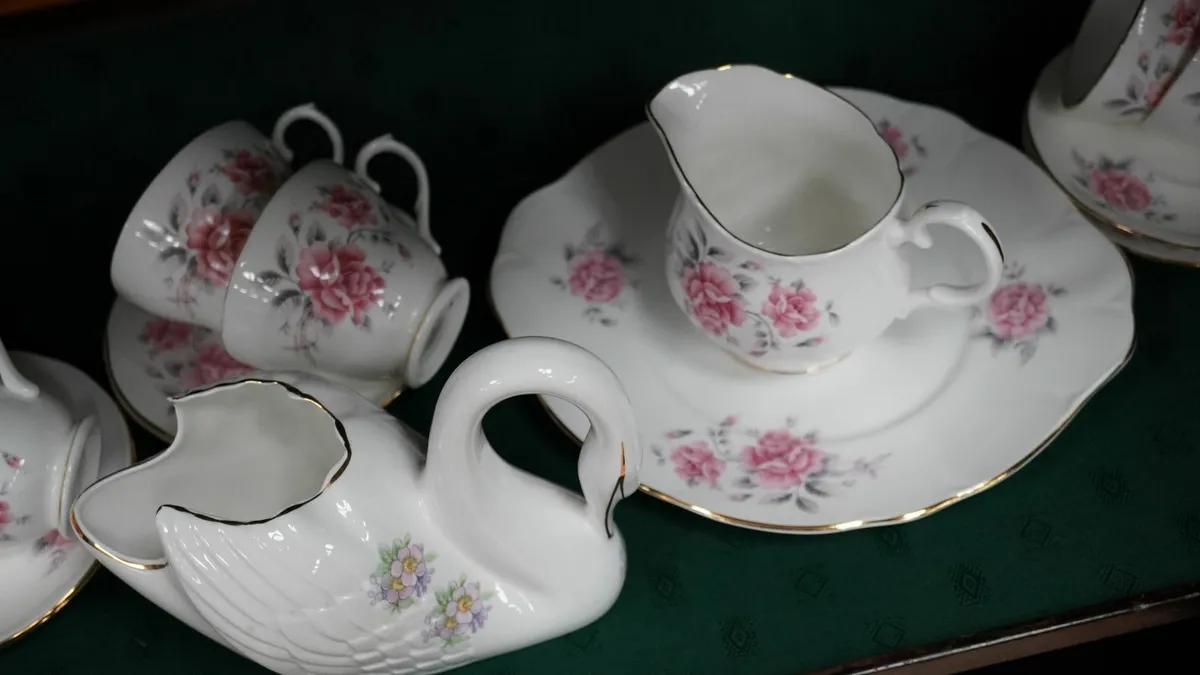 Duchess Pink Roses Tea Service 21 pcs / 6 persons - Image 3