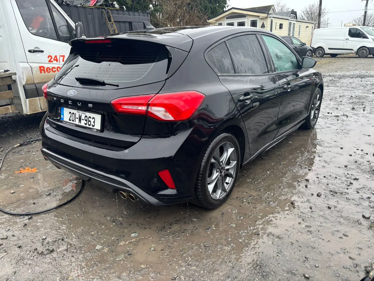 201 Ford Focus St-line 1.5 Diesel driving - Image 3