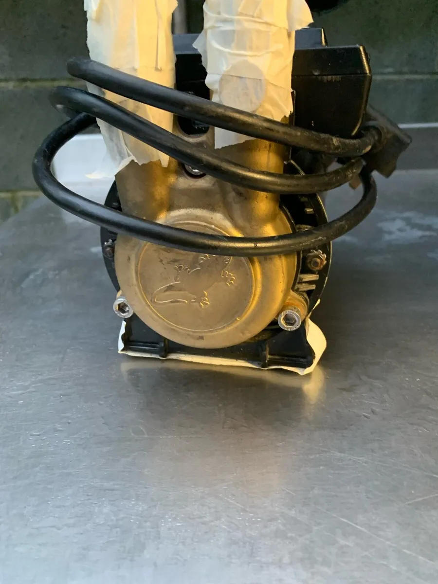 Salamander Shower Pump - Image 2