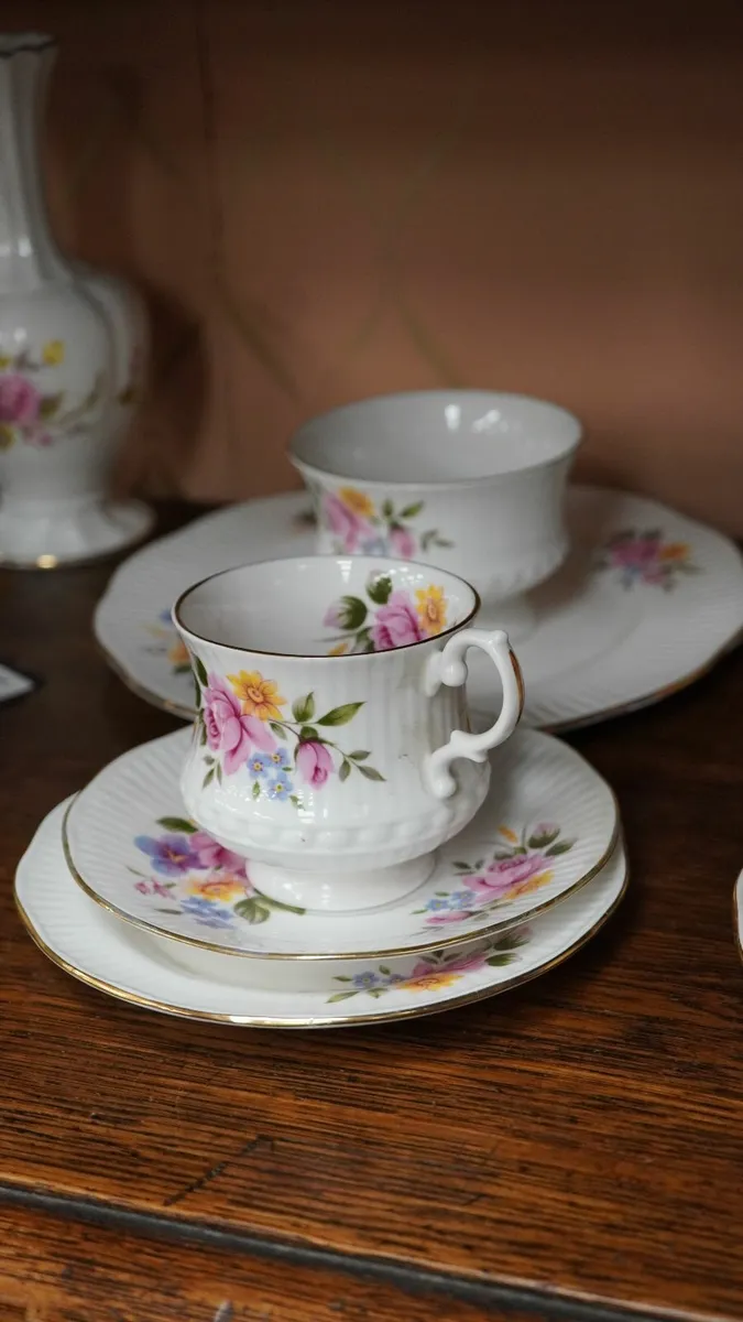 Regal Heritage Floral Bone China Tea Set (21 pcs) - Image 4