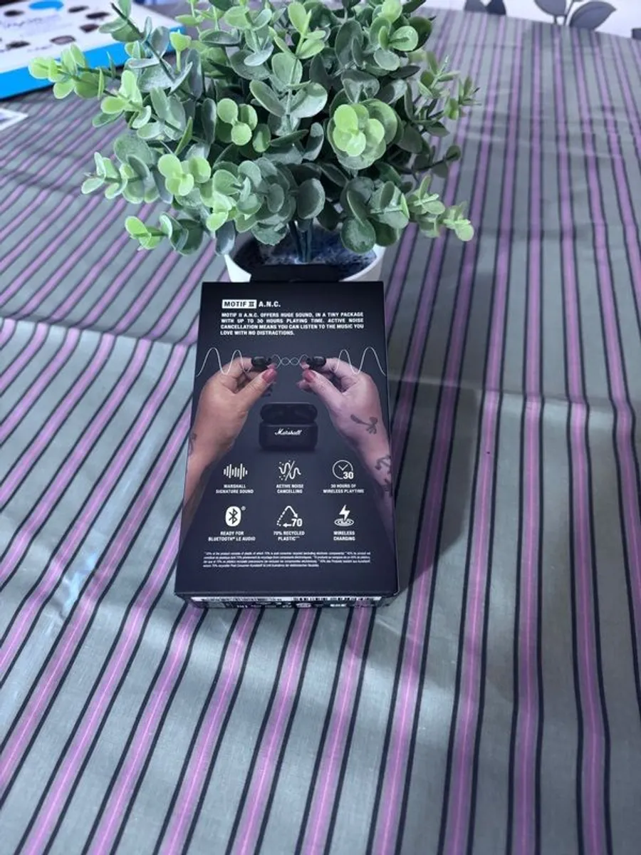 Marshall Motif II ANC earbuds - Image 2