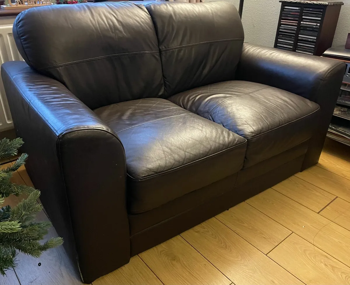 Leather 3 seater and 2 seater couches - Image 1