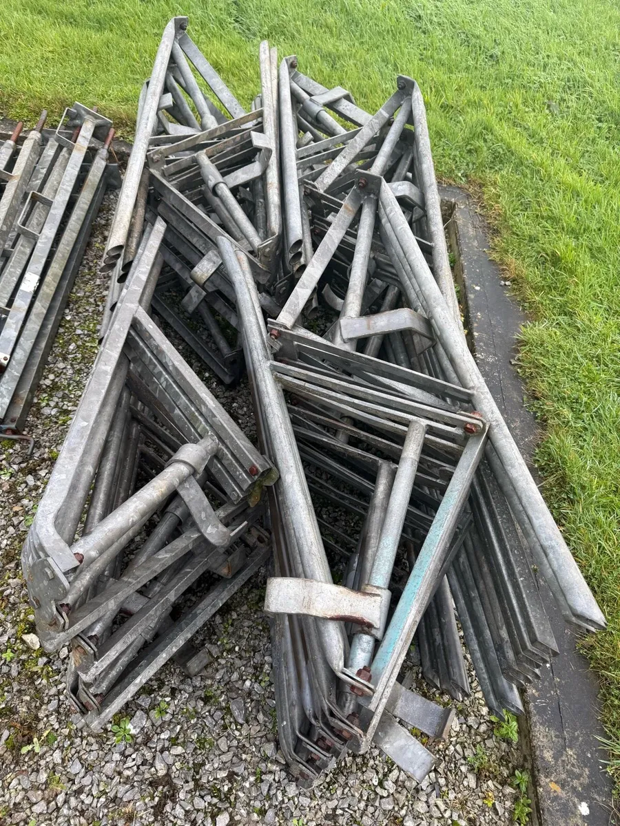Doka Galvanised Shuttering Tripod Bracing Props - Image 2