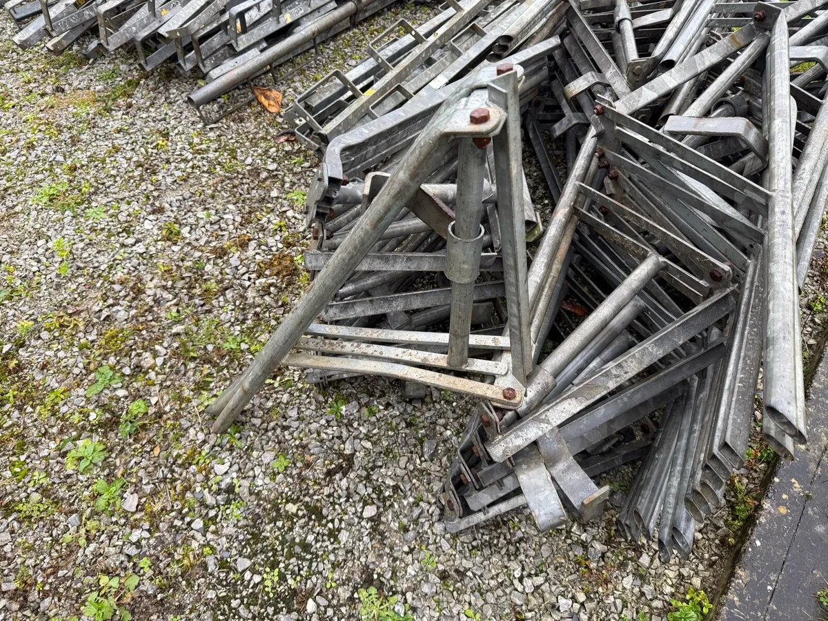 Doka Galvanised Shuttering Tripod Bracing Props - Image 4