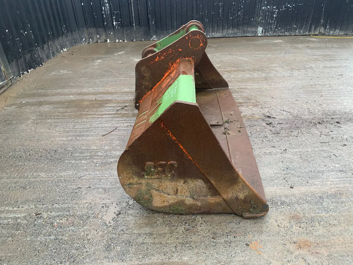 7FT Digger Bucket – 80mm Pins | 480mm Centres - Image 4