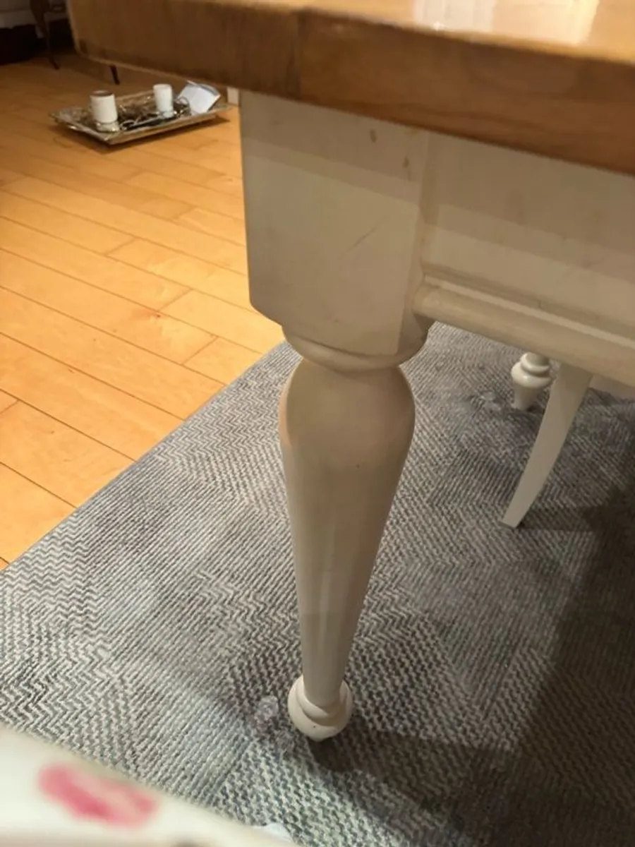 Extendable dining table. With 4 chairs. Good condition priced to sell - Image 4