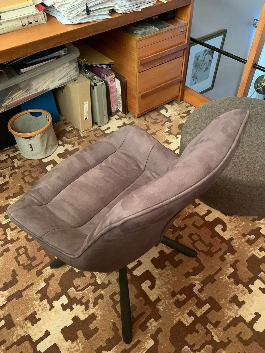 Swivel chair leather upholstery - Image 2