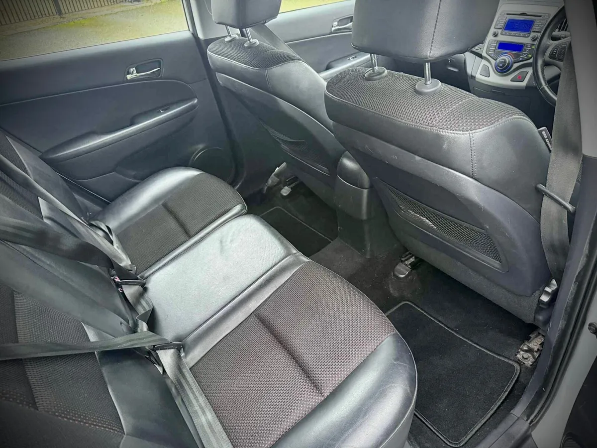 Hyunday i30 1.6Crdi premium New Nct - Image 4