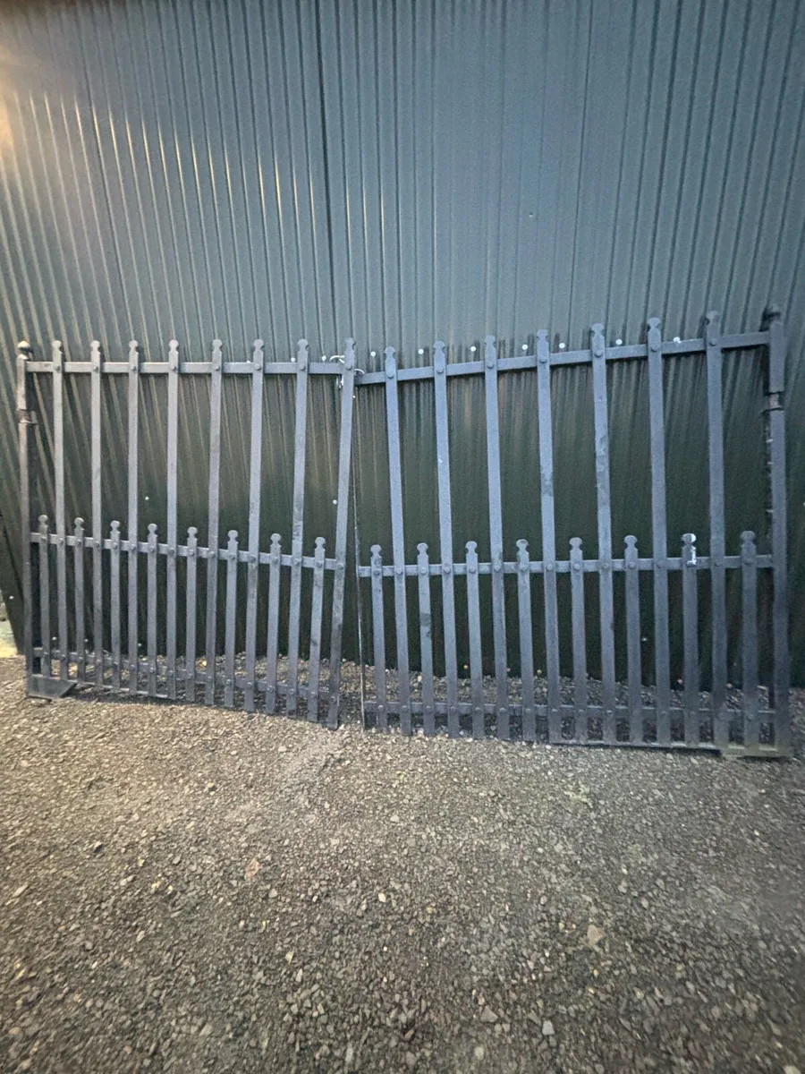 Steel gates - Image 1