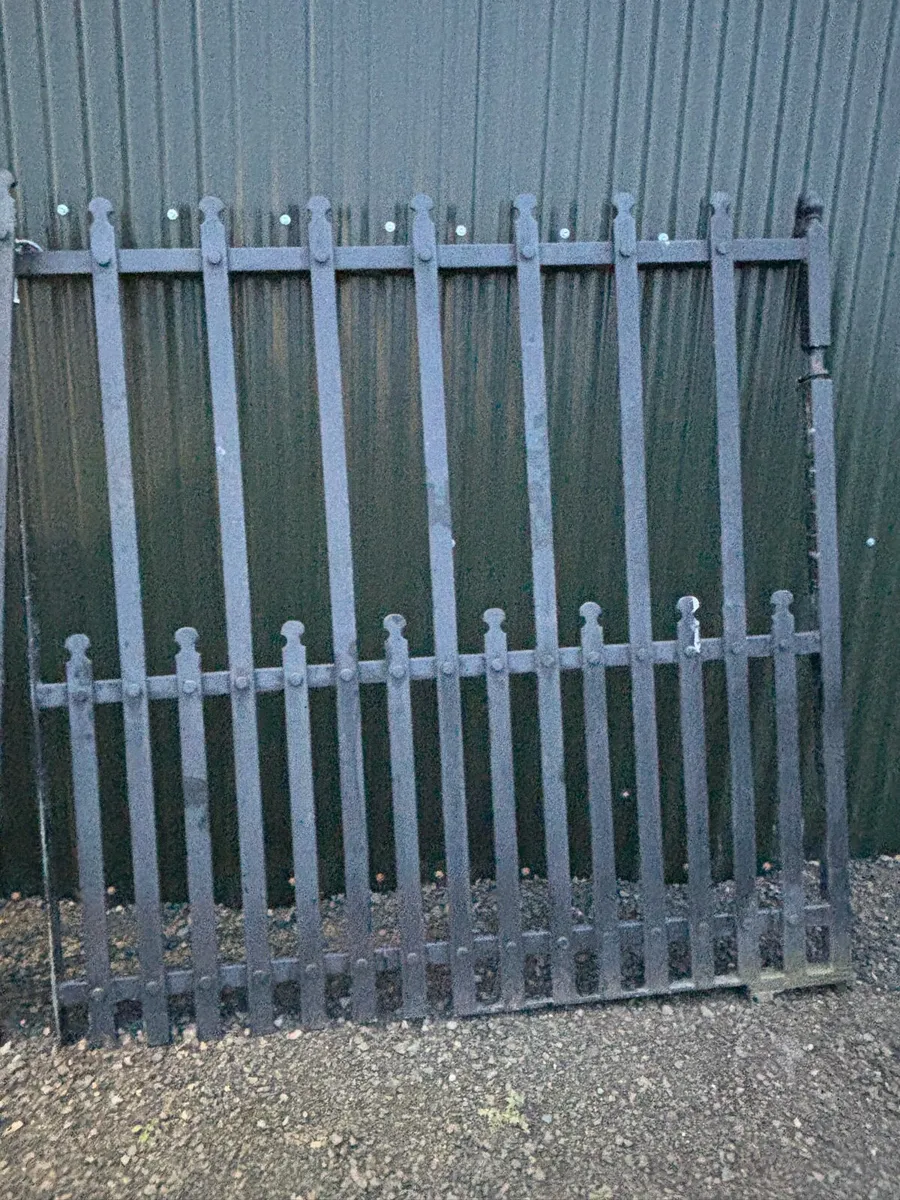 Steel gates - Image 2