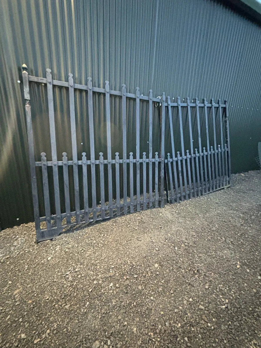 Steel gates - Image 3