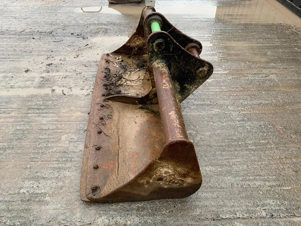 6FT Digger Bucket –65mm Pins | 420mm Centres - Image 4