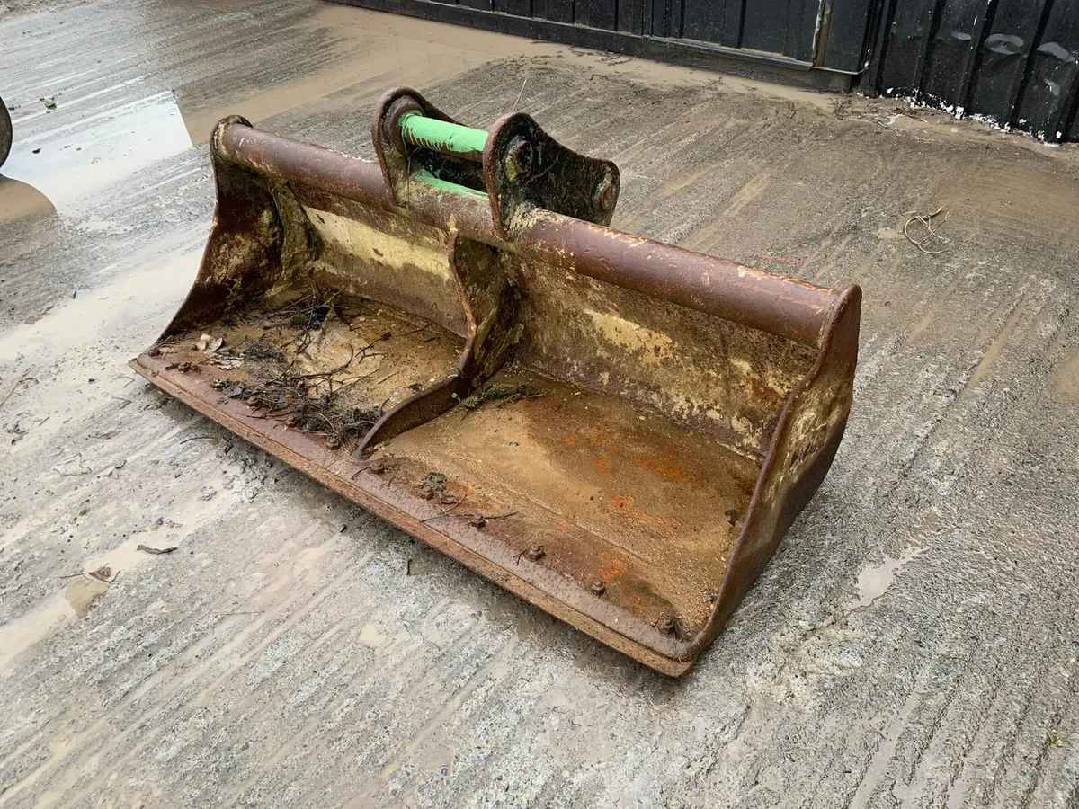 6FT Digger Bucket –65mm Pins | 420mm Centres - Image 3