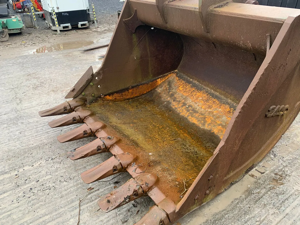 6FT Digger Bucket –110mm Pins | 580mm Centres - Image 3