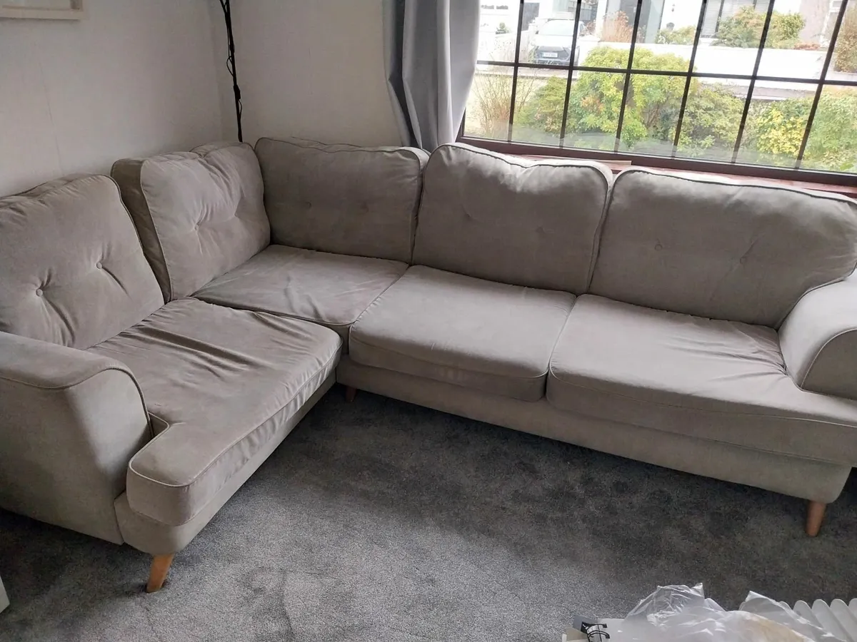 Corner shaped sofa - Image 1