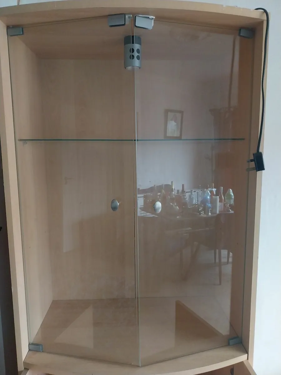 Glass cabinet and corner unit - Image 3