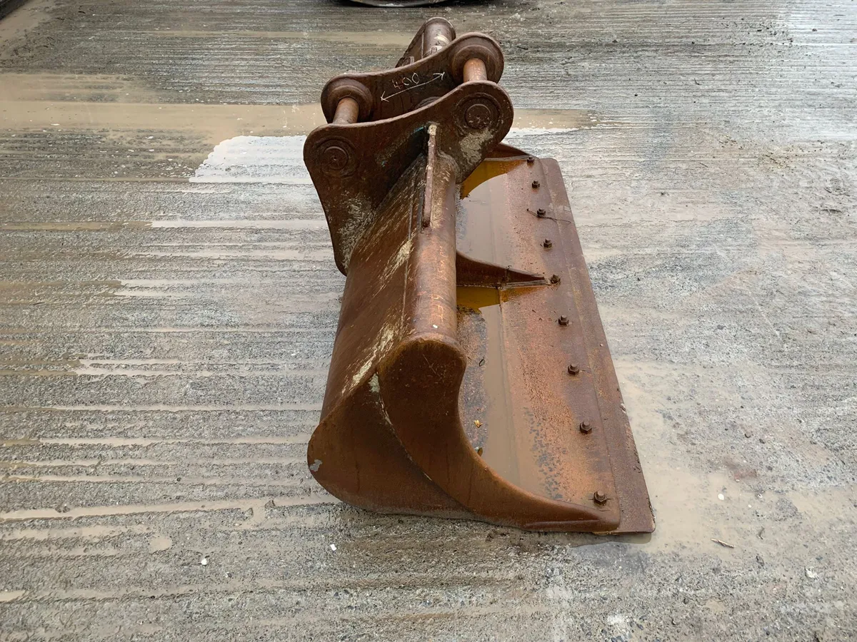 6FT Digger Bucket –65mm Pins | 400mm Centres - Image 3