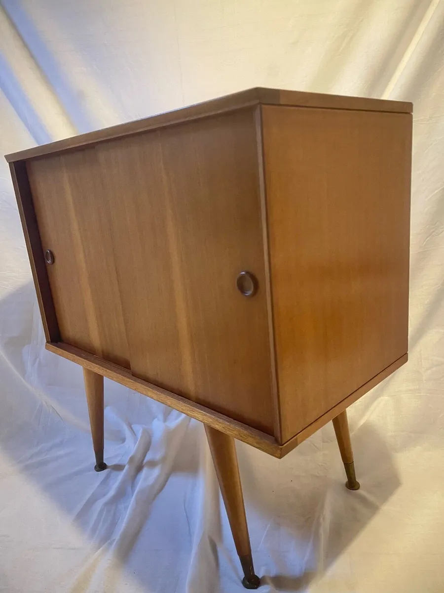 Mid century vinyl hut - Image 4