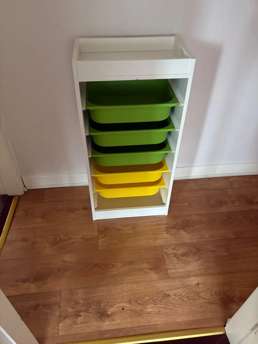 Plastic trays for play room - Image 2