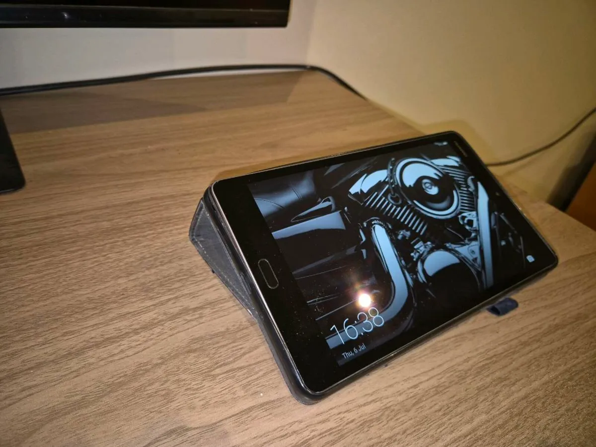 HUAWEI 8inch Tablet - Image 2