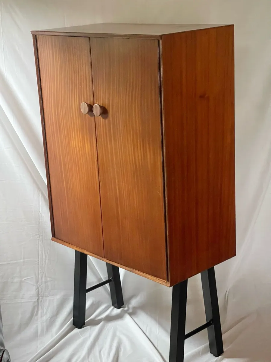 Mid century media chest - Image 1