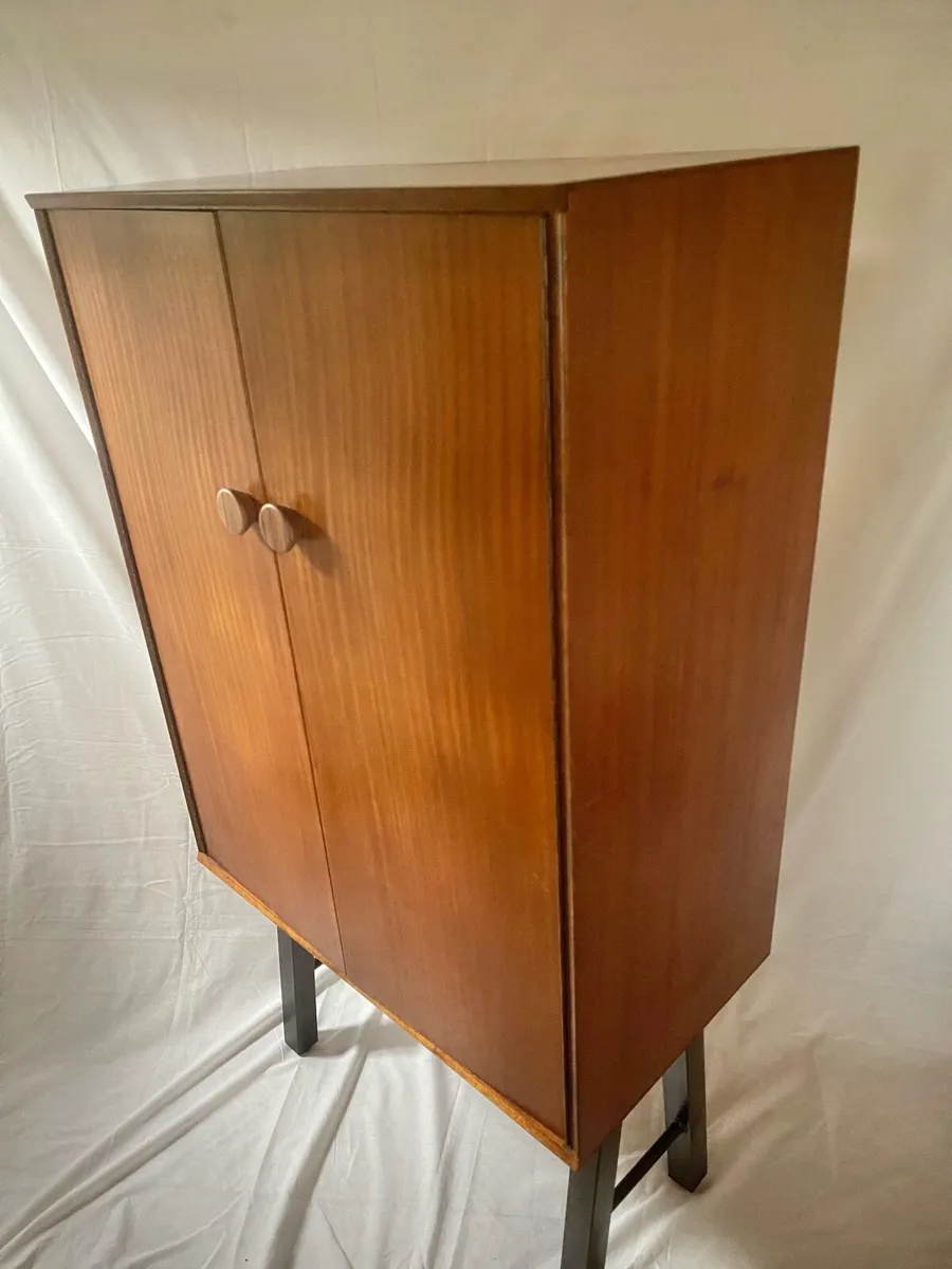 Mid century media chest - Image 4