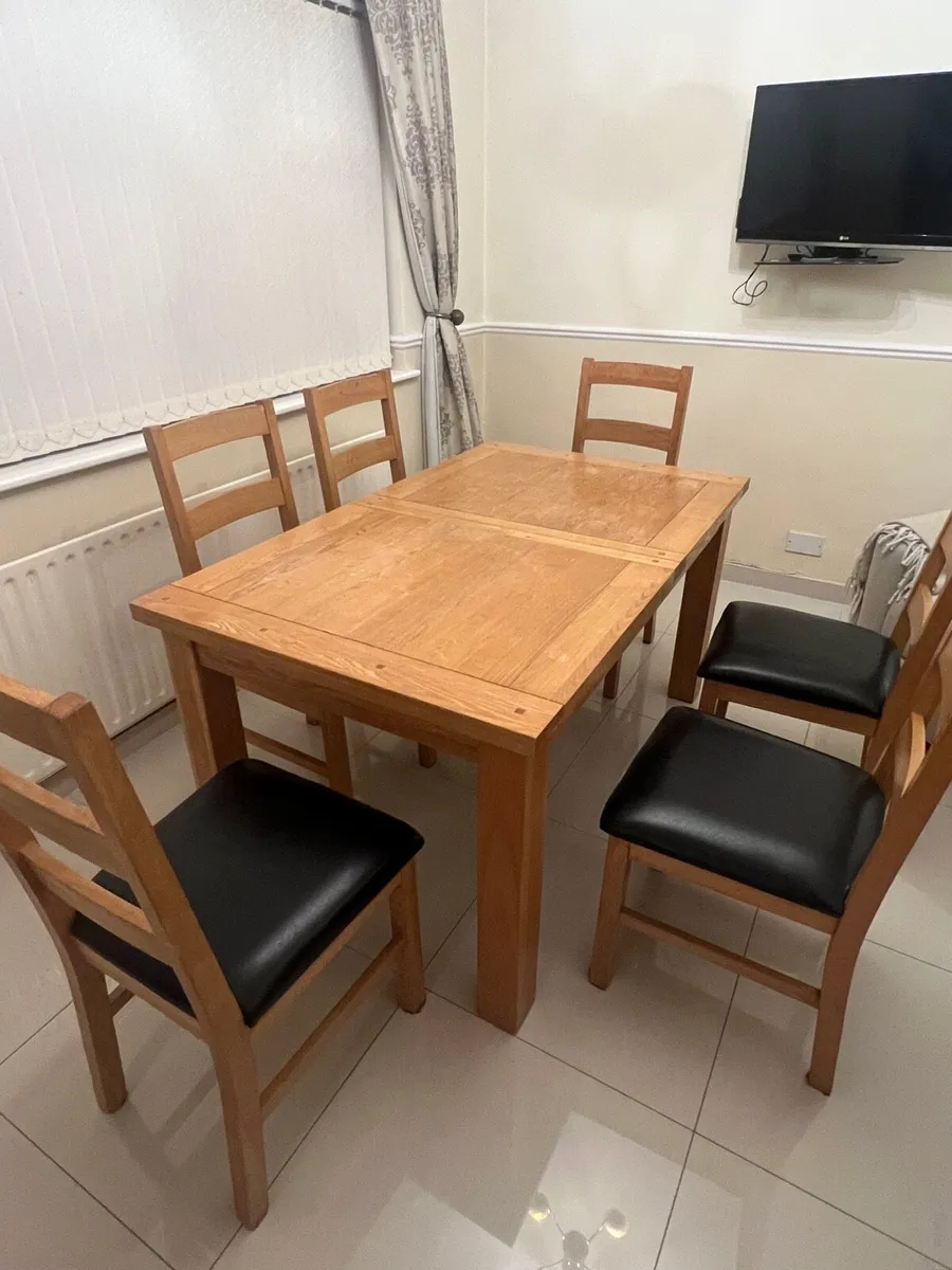 Oak Dining Set with 6 Leather Chairs - Extendable - Image 1