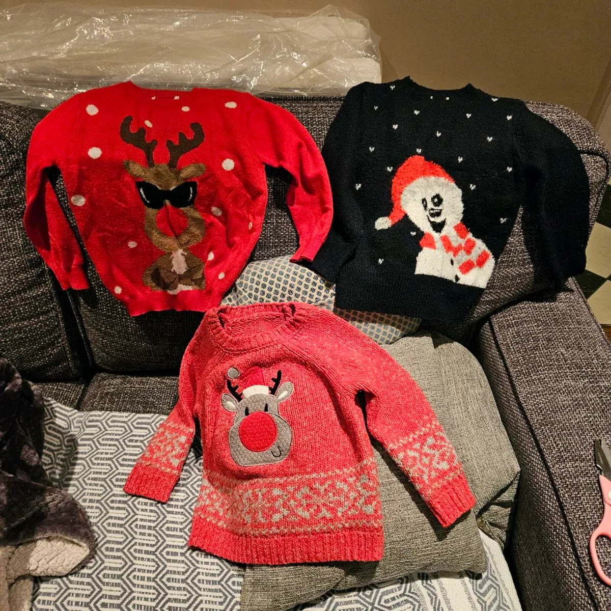 Boys Xmas jumpers 3 to 4 years - Image 1