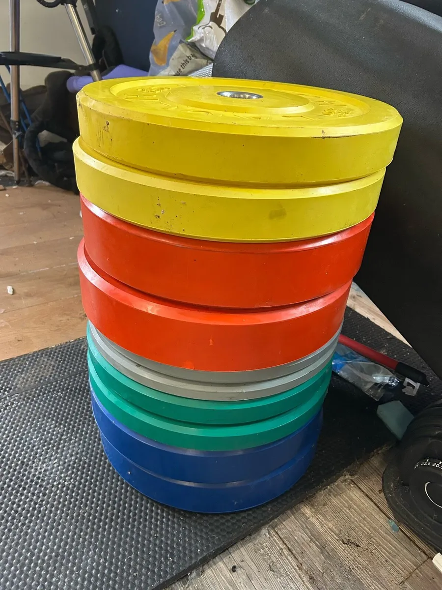 150kg colour Bumper plates and Apollo 20kg Bar. - Image 1
