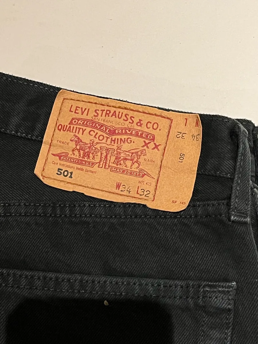 Levi 501. Men’s. Black. 34x32. Button. - Image 1