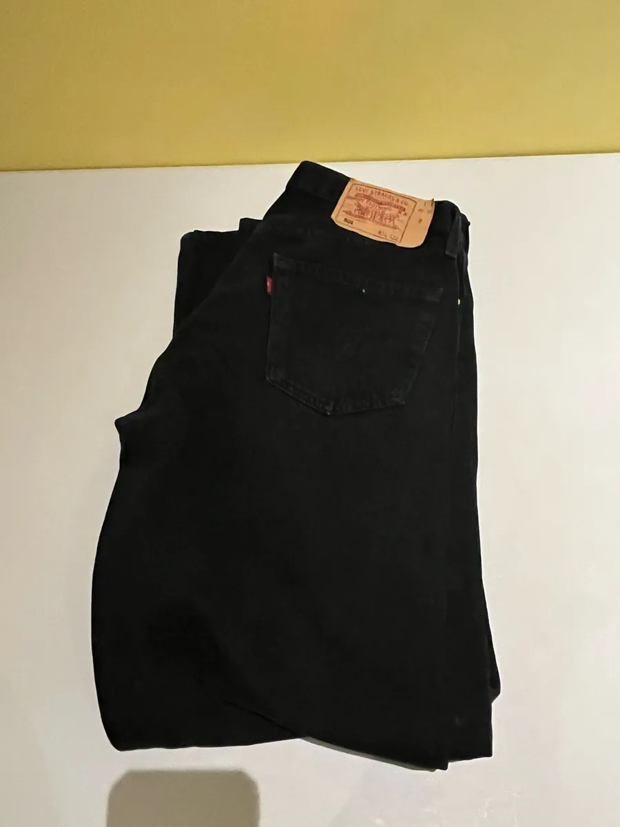 Levi 501. Men’s. Black. 34x32. Button. - Image 2