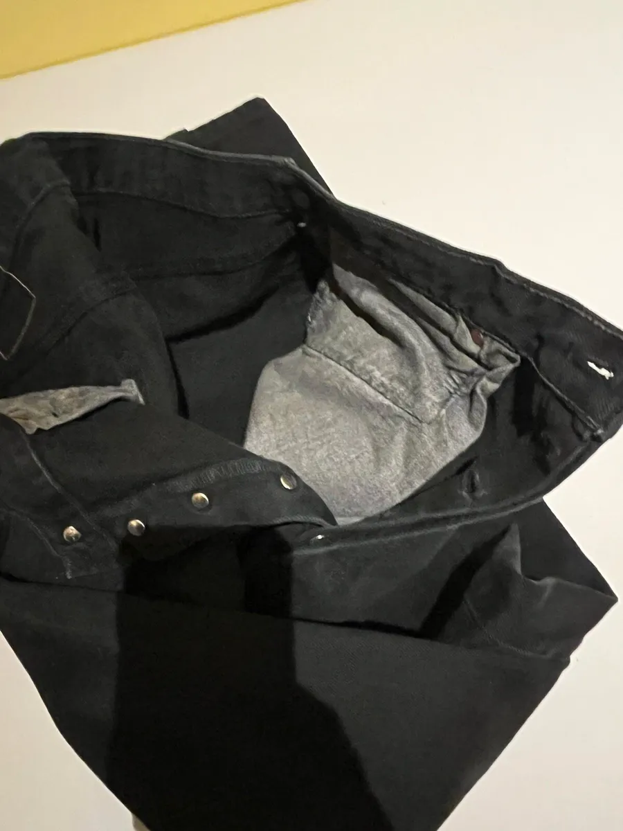 Levi 501. Men’s. Black. 34x32. Button. - Image 4