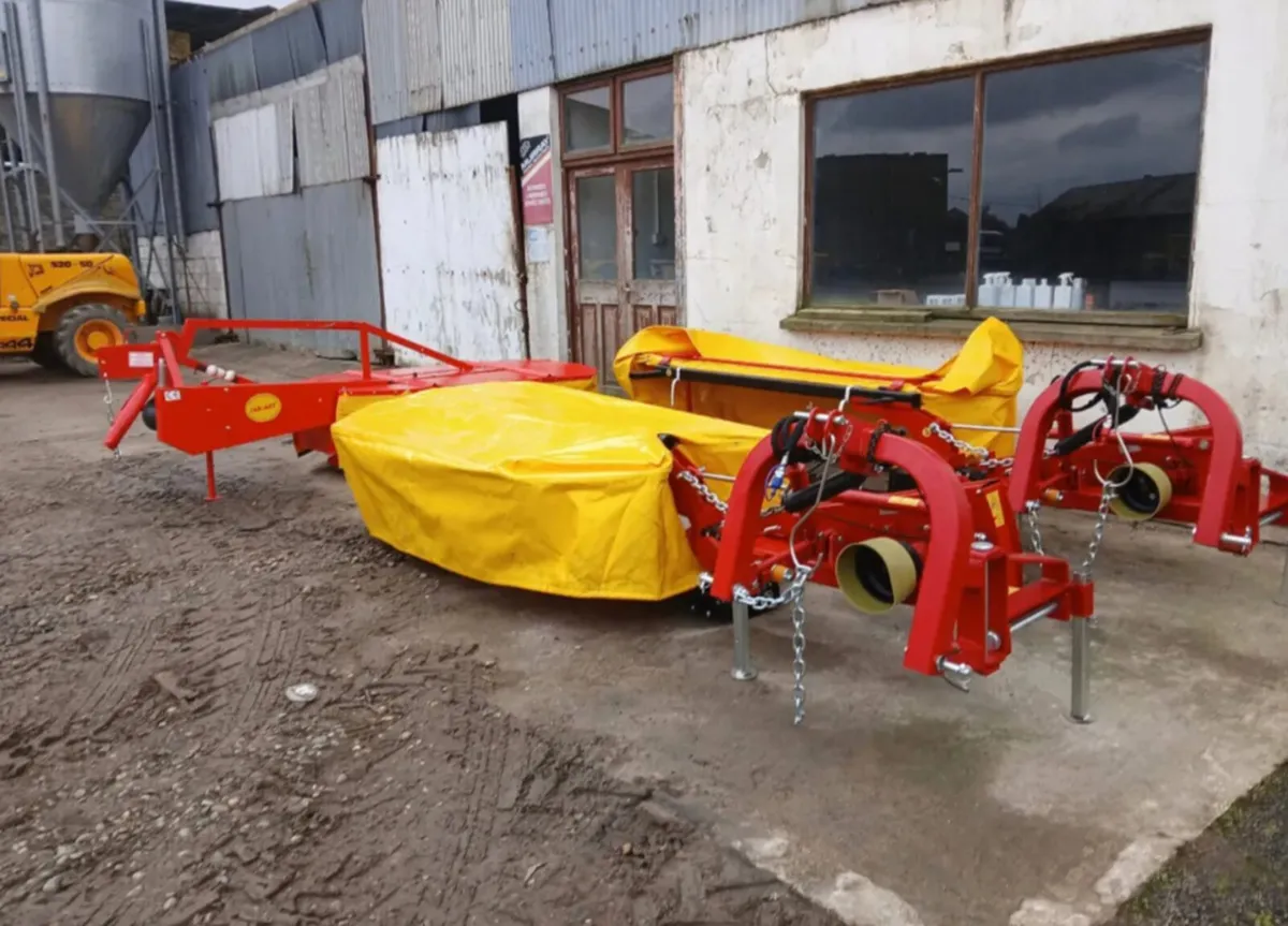 Selection of belon rotary mowers and disc mowers - Image 2