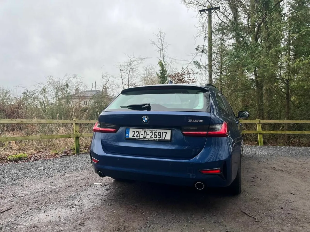 BMW 3-Series 2022 - Image 2