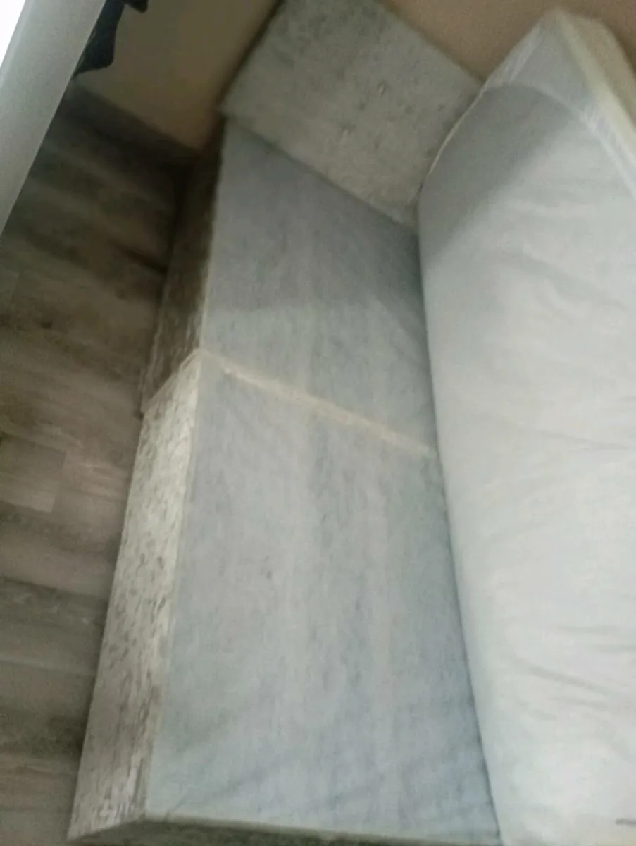 4ft double crushed velvet bed - Image 3