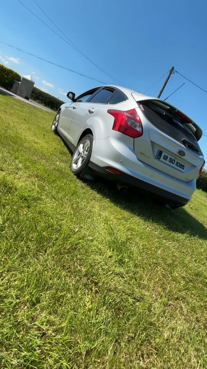 12 Ford focus - Image 2