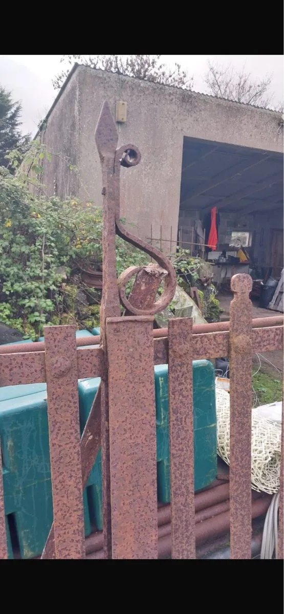 Antique Style Solid Gates - Image 2