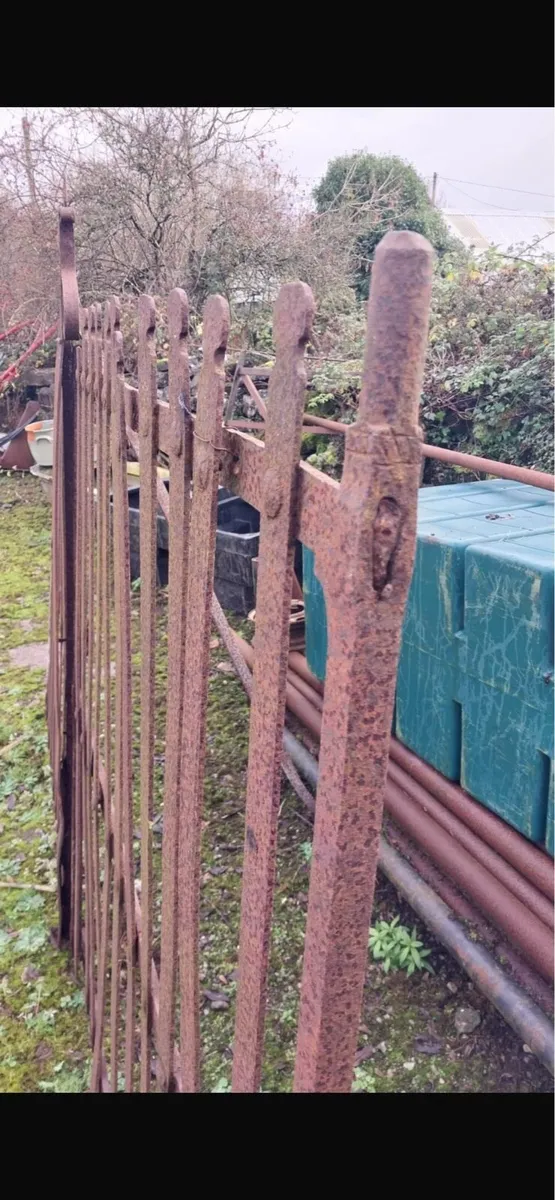 Antique Style Solid Gates - Image 4