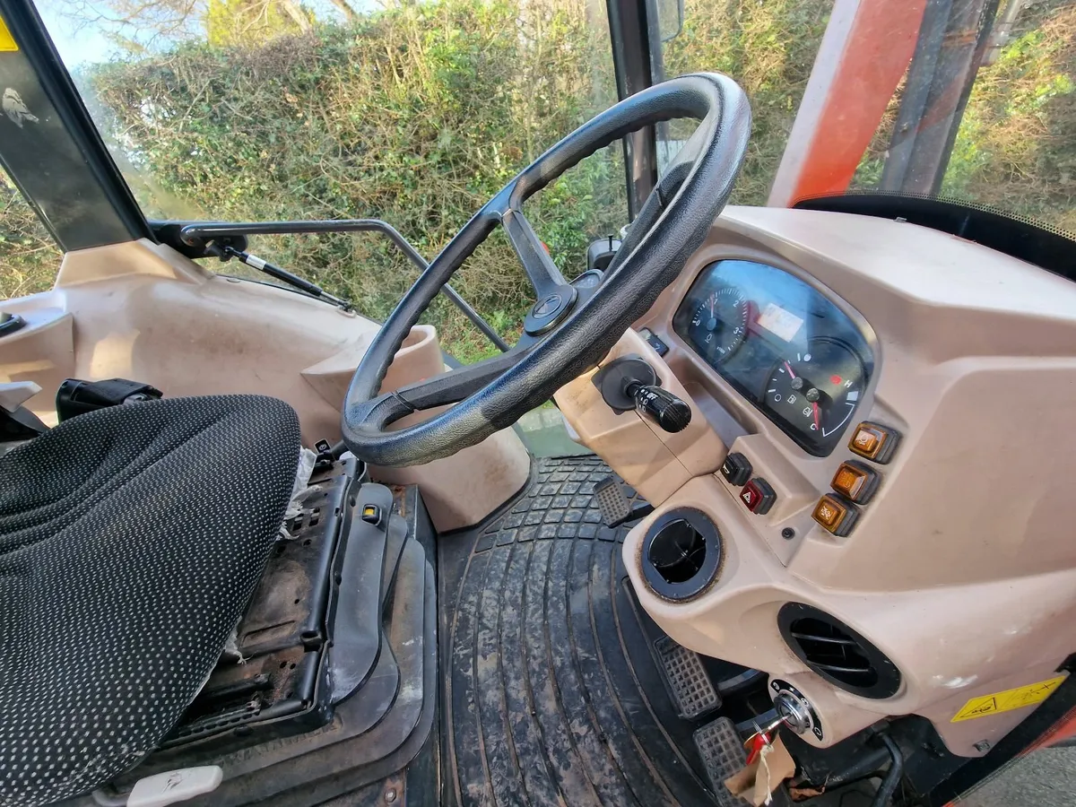 Kubota M6060 Compact Tractor 60hp Tractor - Image 4
