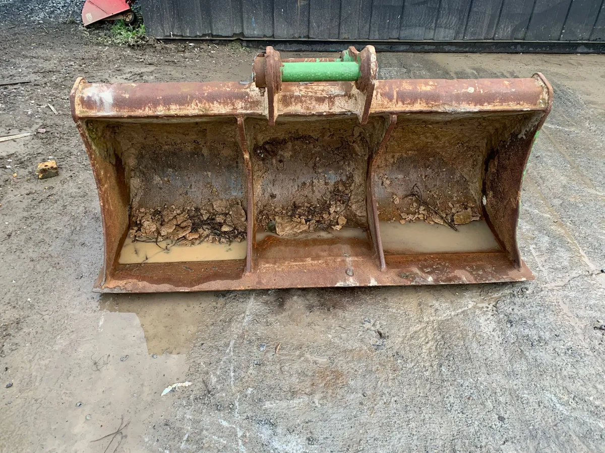 6FT Digger Bucket – 65mm Pins | 420mm Centres - Image 2