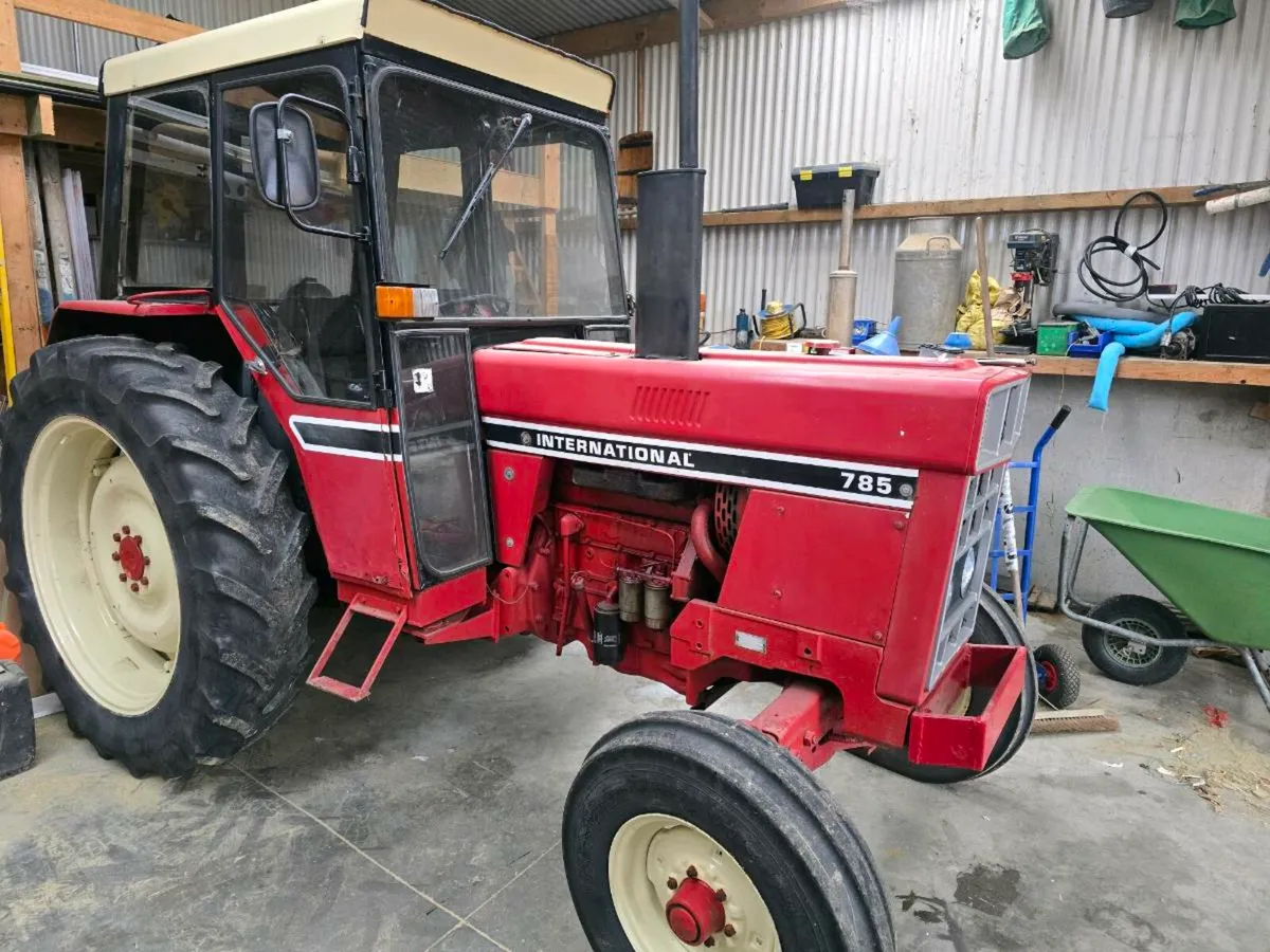 International 785 L cab - Image 2