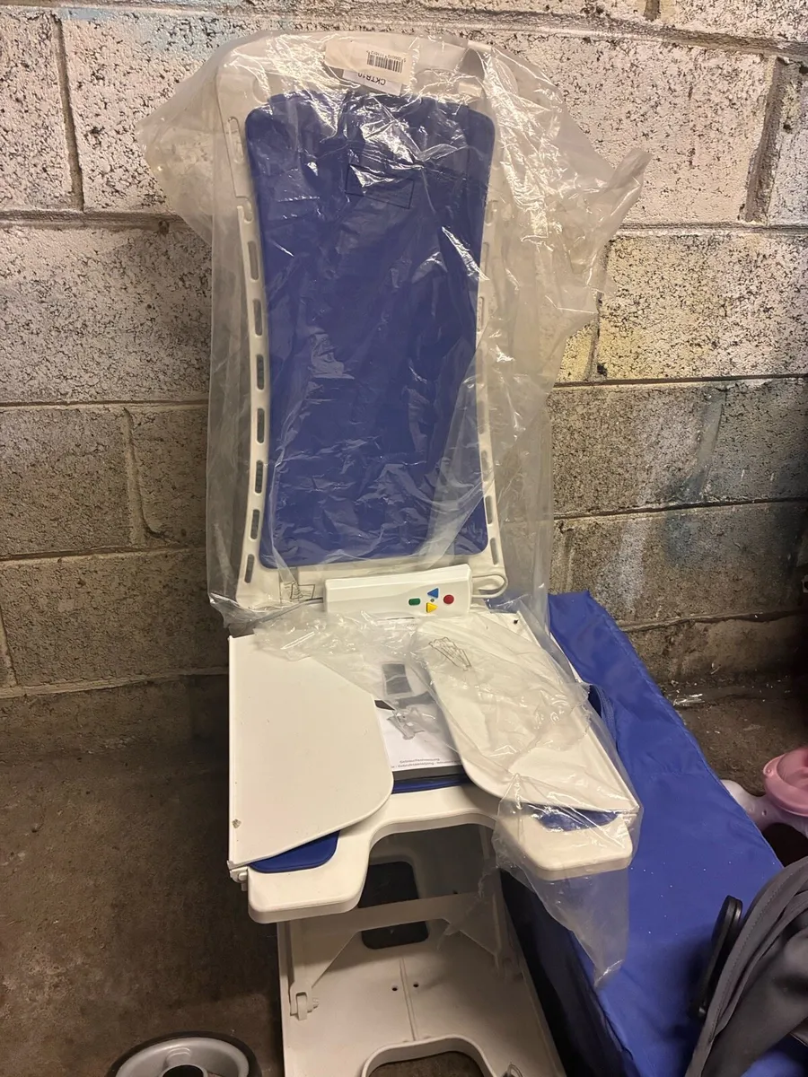 Bellavita Powered Bath Lift - Image 1