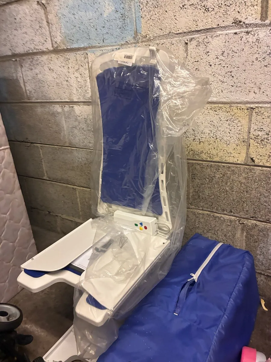 Bellavita Powered Bath Lift - Image 2