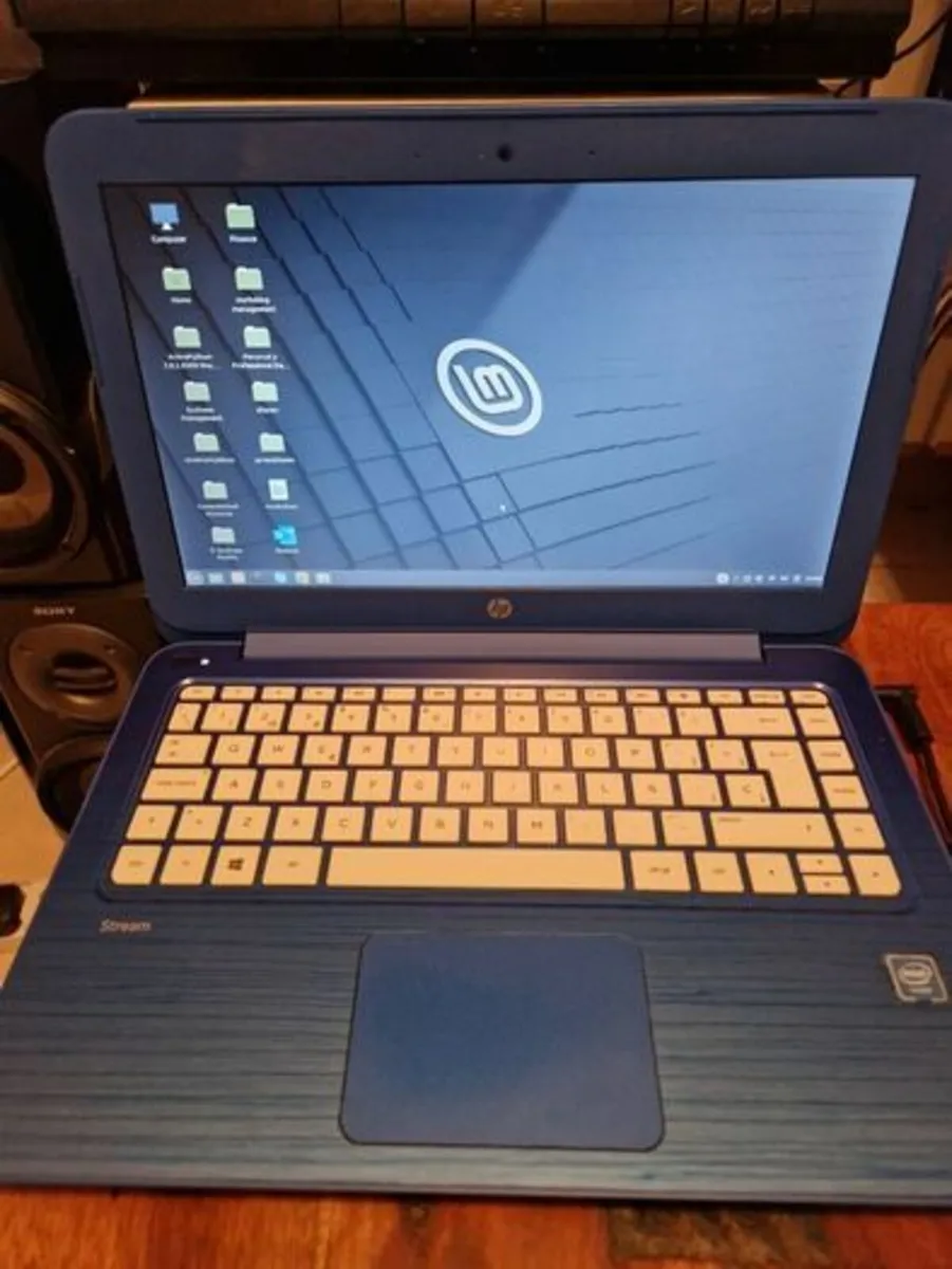 HP Stream Running Ubuntu Linux Excellent Condition - Image 1