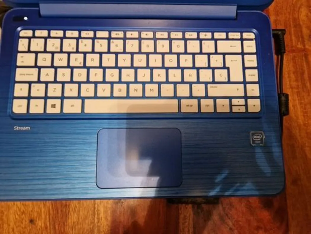 HP Stream Running Ubuntu Linux Excellent Condition - Image 2