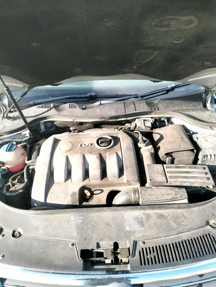 VOLKSWAGEN PASSAT - Image 4