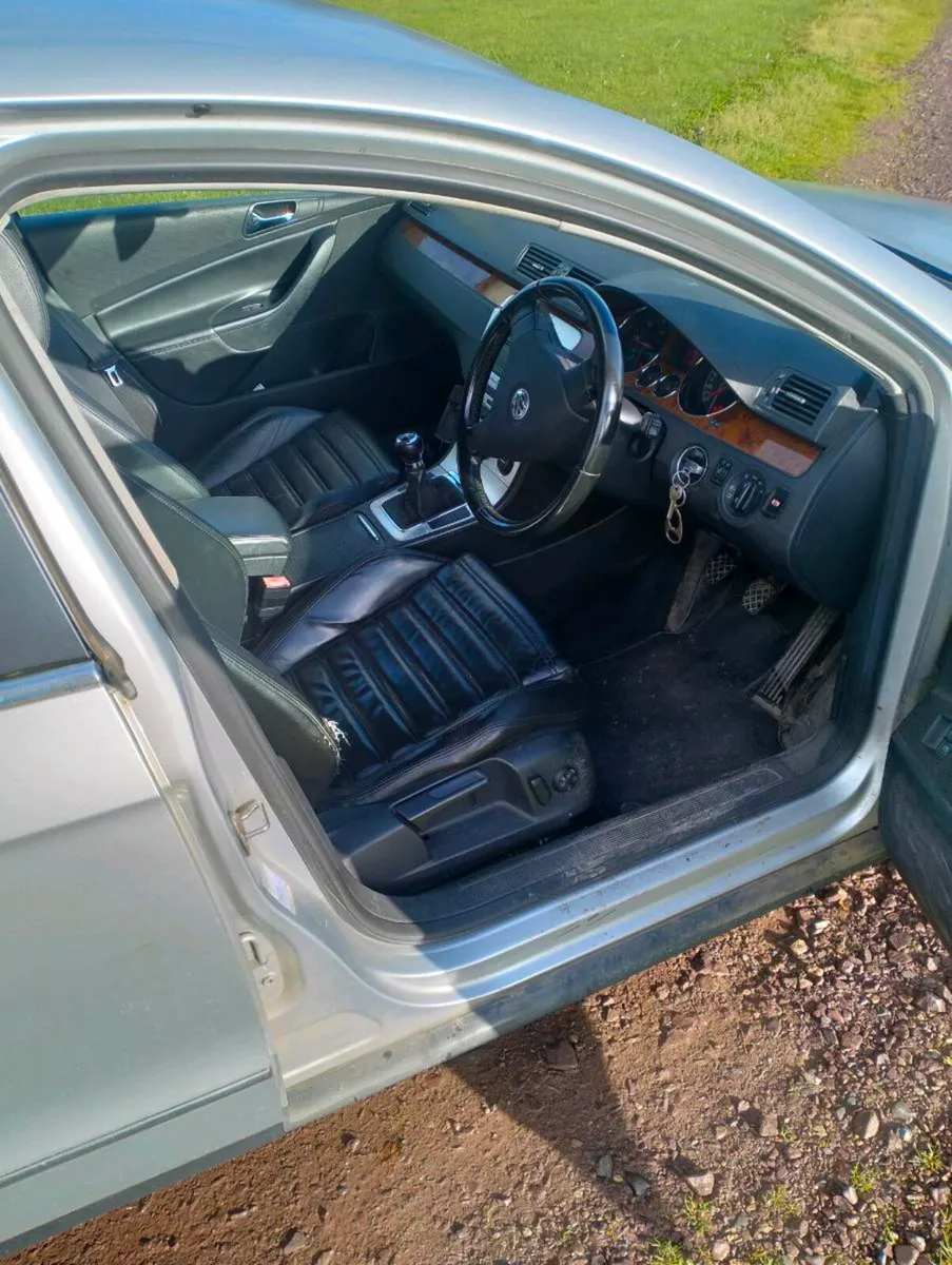 VOLKSWAGEN PASSAT - Image 2