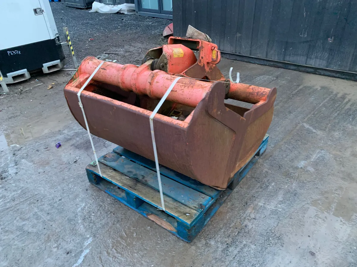 Hydraulic Clamshell Bucket - Image 3
